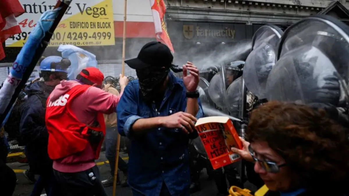 Buenos Aires rocked by clashes 